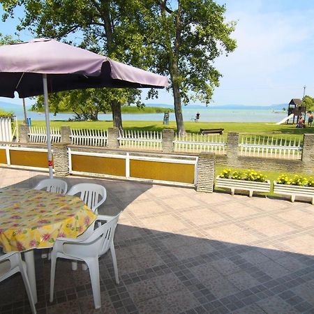Апартаменты Margareta Apartmanhaz Балатонбоглар Экстерьер фото