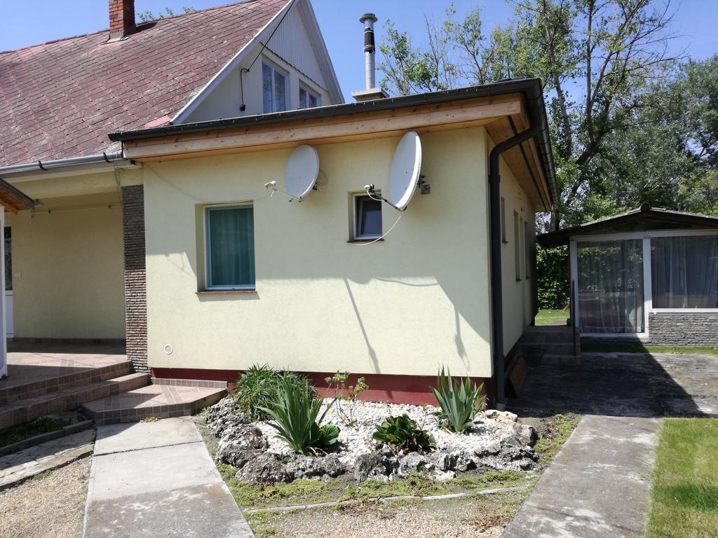 Апартаменты Margareta Apartmanhaz Балатонбоглар Экстерьер фото
