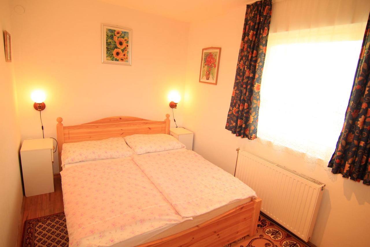 Апартаменты Margareta Apartmanhaz Балатонбоглар Экстерьер фото