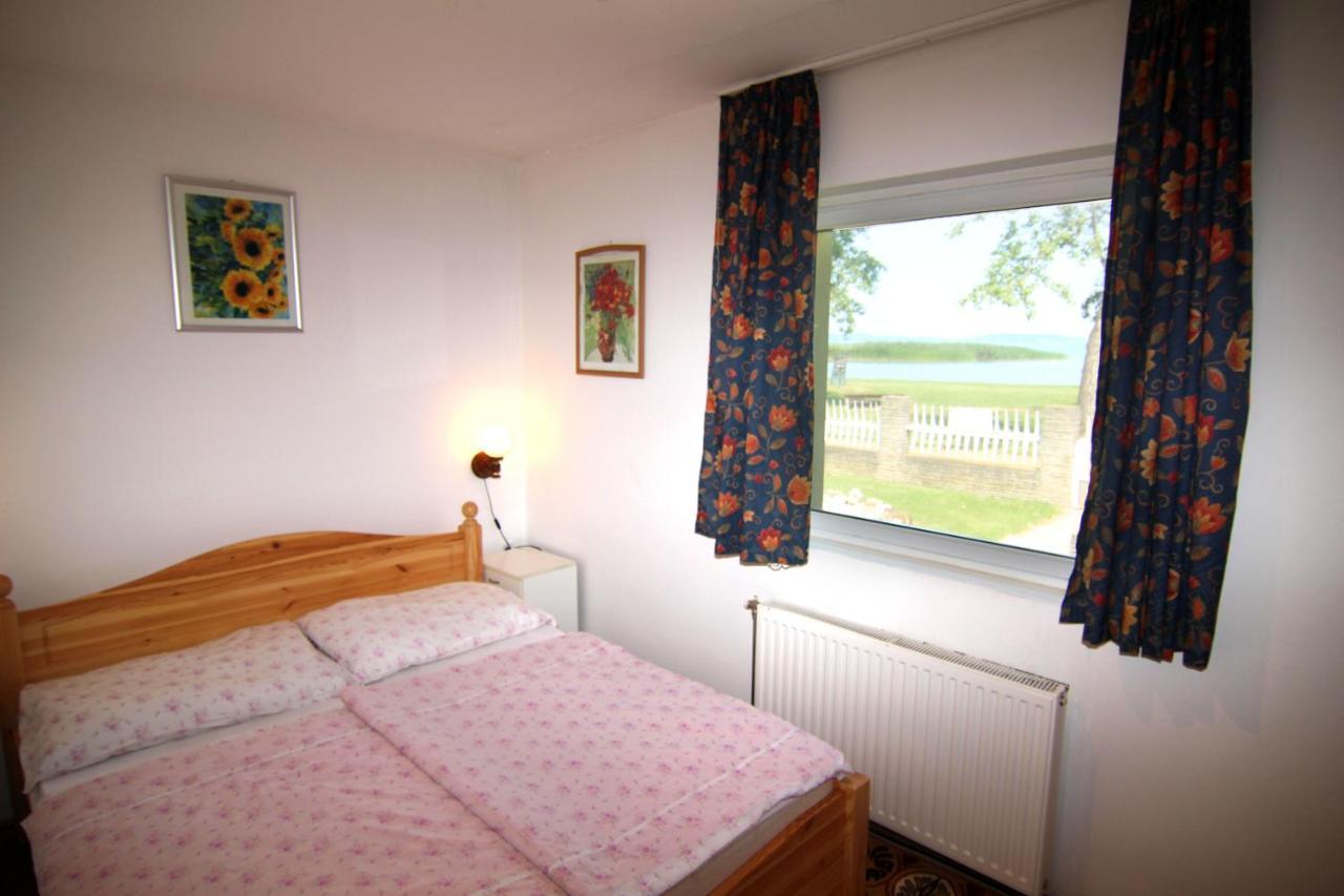 Апартаменты Margareta Apartmanhaz Балатонбоглар Экстерьер фото