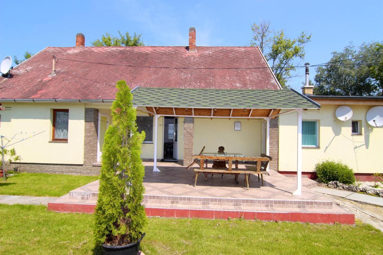 Апартаменты Margareta Apartmanhaz Балатонбоглар Экстерьер фото
